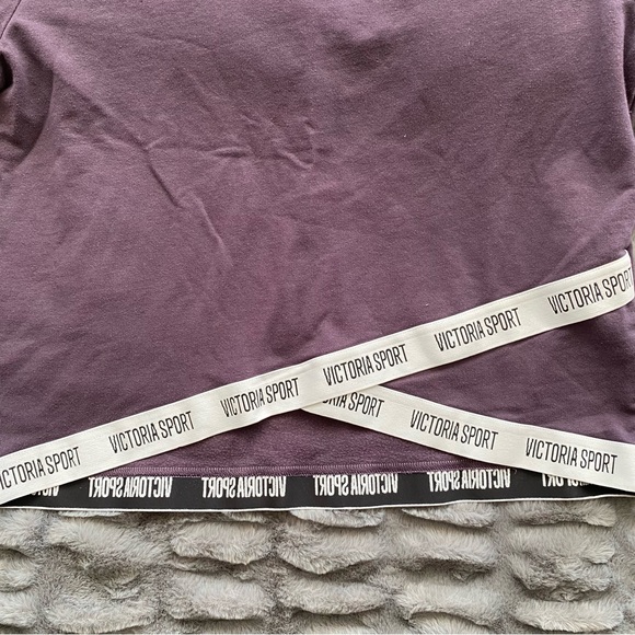 Victoria's Secret Semi Crop Pullover Sweater - Picture 3 of 7